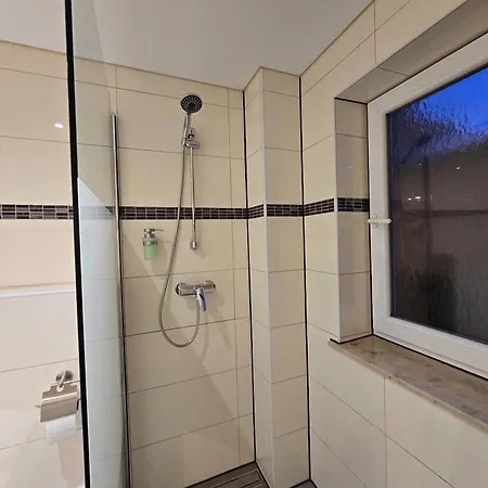Regenbogen Apartman *